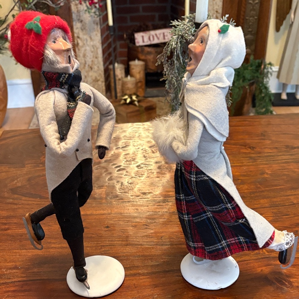 Byers’ Choice Carolers The Skaters 1994